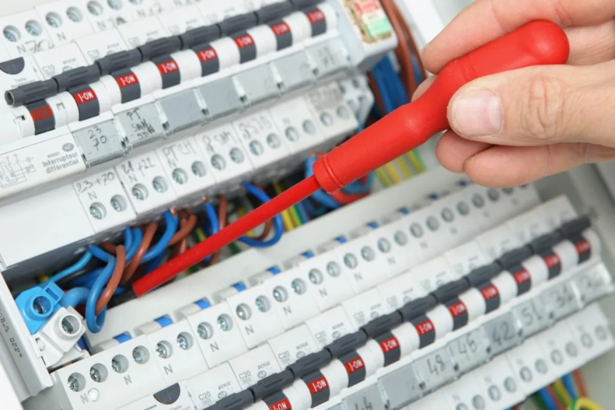 SOS électricien 24h/24 et 7j/7 à Évry-Courcouronnes